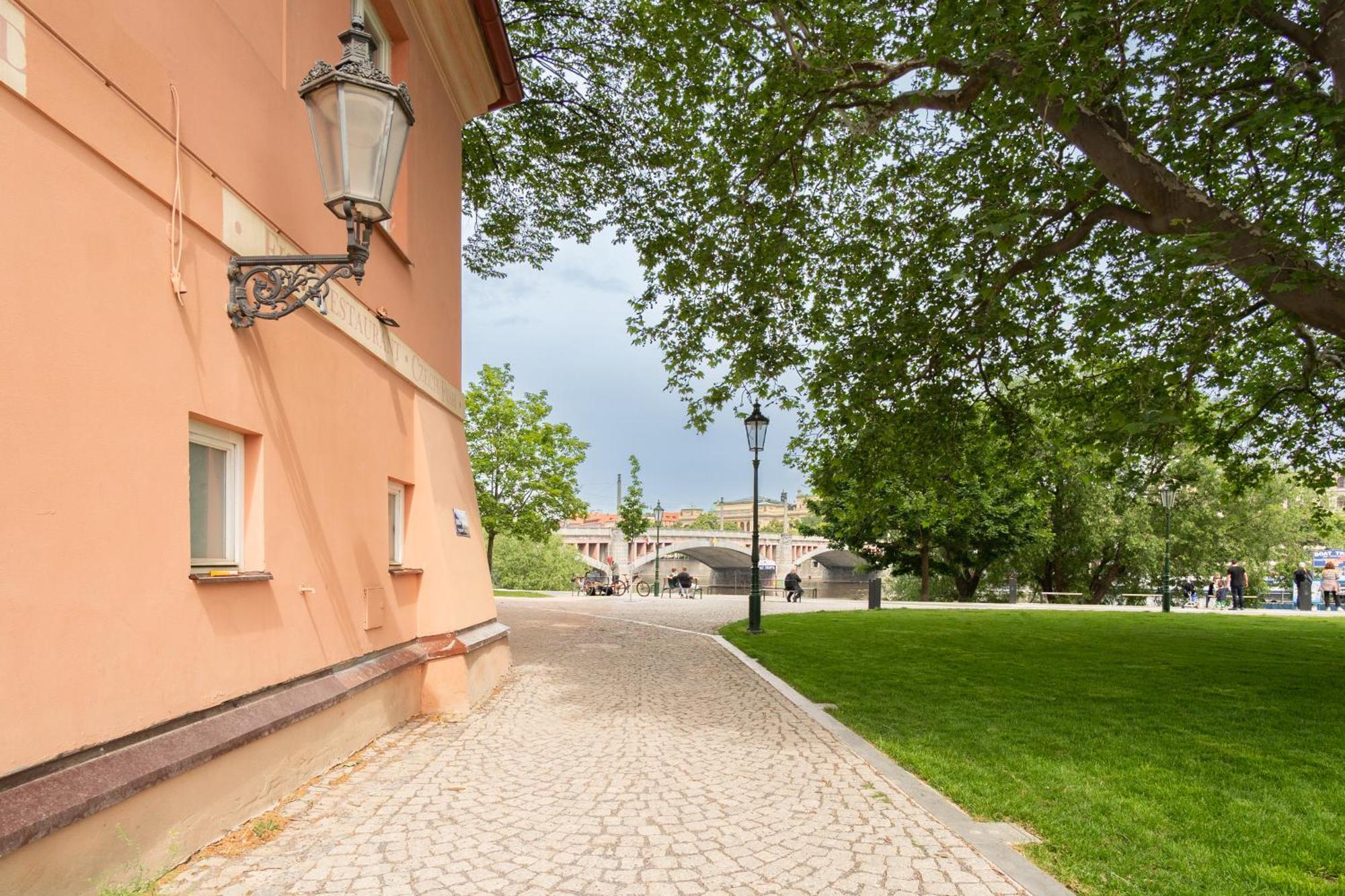 River View Apartment Prag Exterior foto